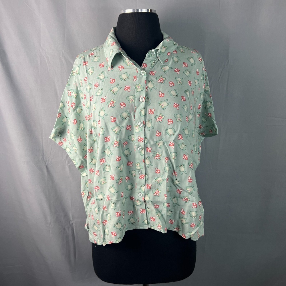 Hot Topic Boxy Crop Top Womens Medium Green Frog & Mushroom Slit Button Front